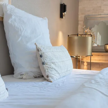 Bed and breakfast Lointaines Escapades 3*