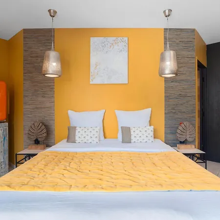 Bed and breakfast Lointaines Escapades 3*