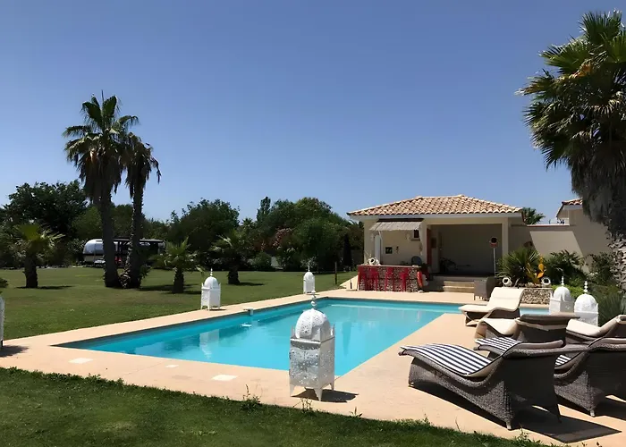 Lointaines Escapades Bed & Breakfast