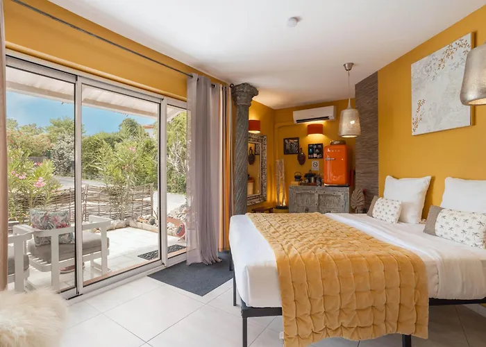 Lointaines Escapades Bed & Breakfast 4*