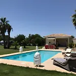 Lointaines Escapades Bed & Breakfast