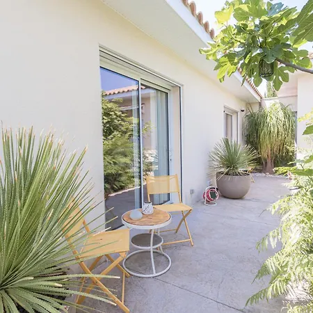 Lointaines Escapades Bed and Breakfast Περπινιάν