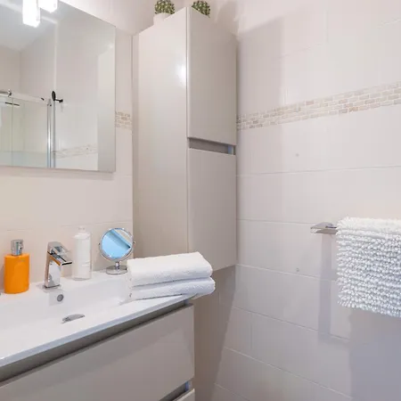 Lointaines Escapades بيربينيو