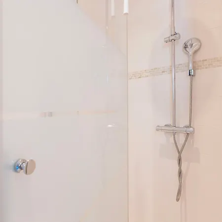 Lointaines Escapades بيربينيو