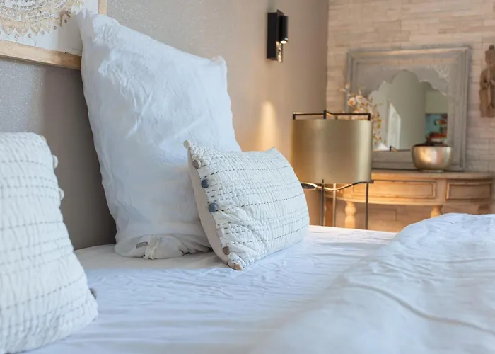 Bed and Breakfast Lointaines Escapades 4*