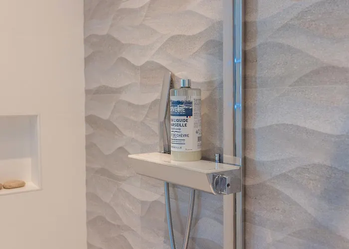 Lointaines Escapades 3*