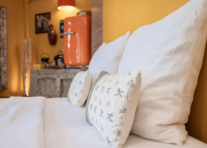 Bed and Breakfast Lointaines Escapades Περπινιάν