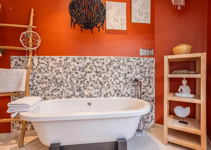 Lointaines Escapades Bed and Breakfast 4*