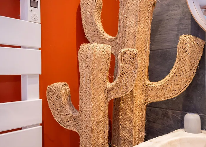 Lointaines Escapades Bed and Breakfast Περπινιάν